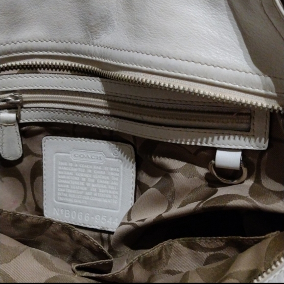 Coach all leatherB066-9544 off white cream buckle strap Soho satchel tote - Picture 8 of 11